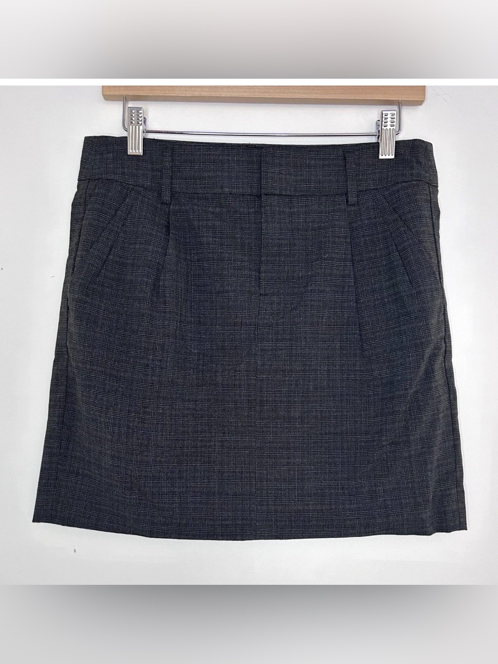 GAP Stretch Charcoal Grey Plaid Mini Skirt Poly Blend Lined Pleated Pockets Sz 4